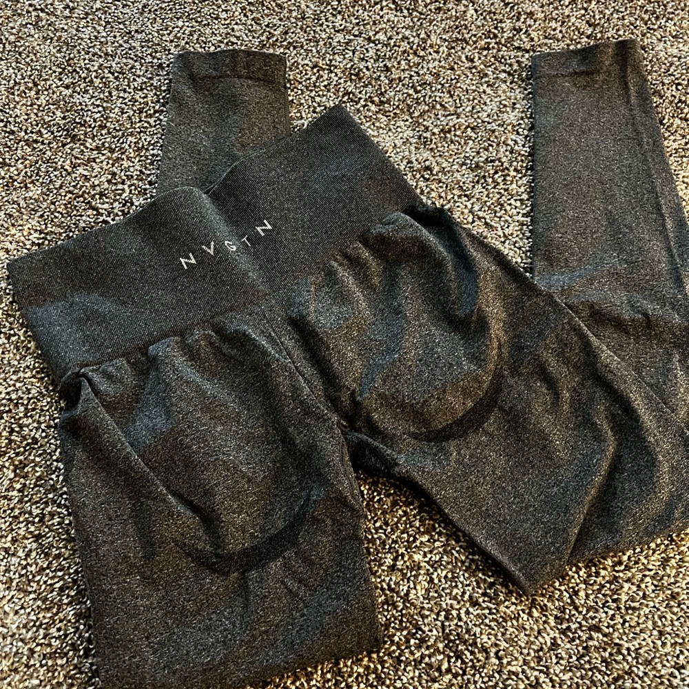 NVGTN Black Speckled Contour Seamless Leggings. Small